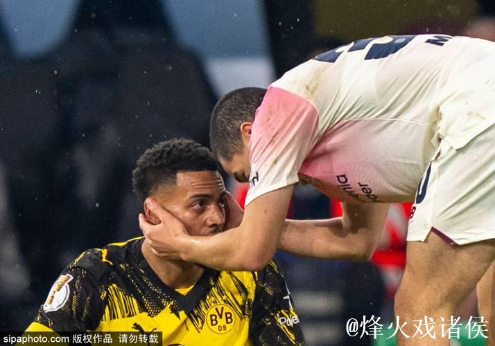 多特计划加强边后卫位置,聚勒、格罗斯和厄兹詹或将离队 多特计划加强边后卫位置,聚勒、格罗斯和厄兹詹或将离队