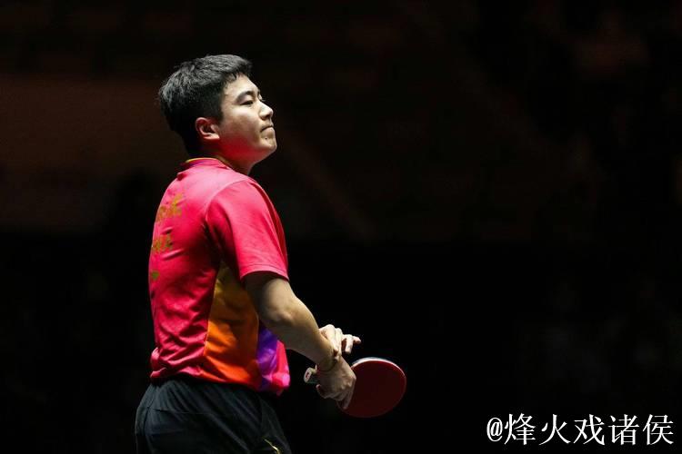 名牌收起难掩失落！王皓与张本智和握手时表情凝重被拍